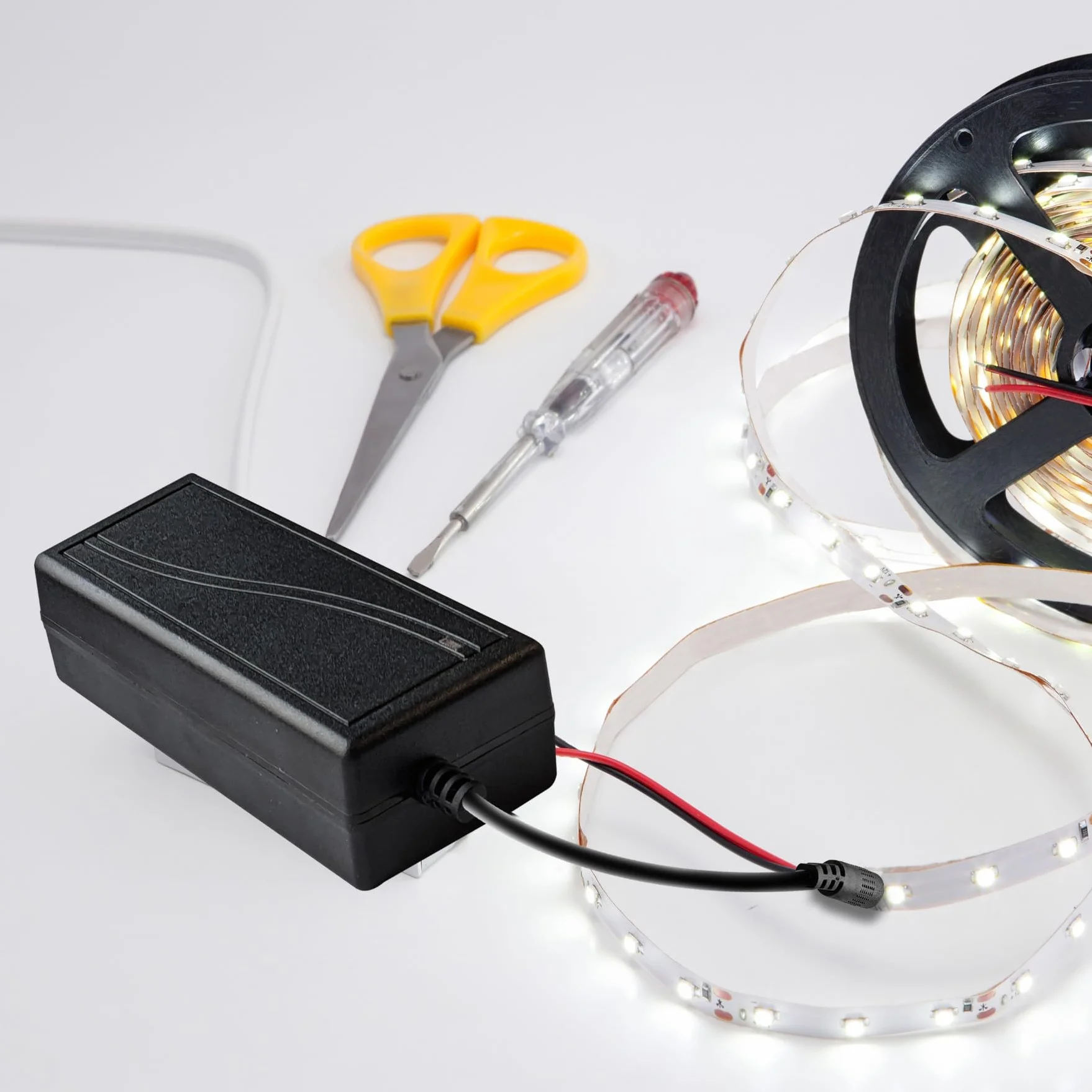 Retoo Alimentatore 12V 5A Spina EU Spinotto, Adattatore di Alimentazione per LED, RBA, Trasformatore AC-DC Lunghezza cavo 1 m, convertitore driver, Nero