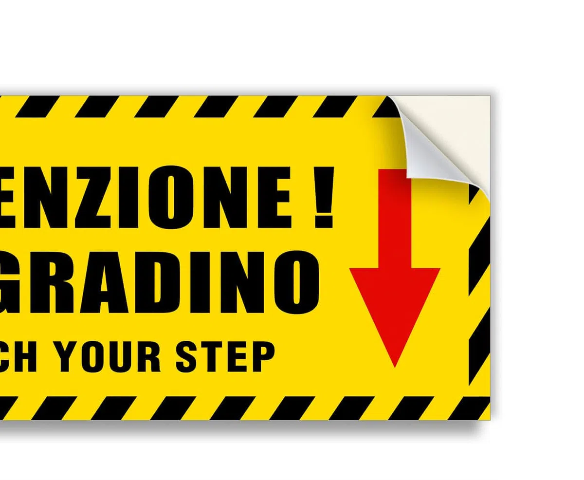 2 Adesivi Attenzione al gradino, mis. 30x10 cm, in italiano e inglese, cartello in vinile, pittogramma sicurezza pericolo caduta, laminato antigraffio e anti UV, impermeabile lavabile.