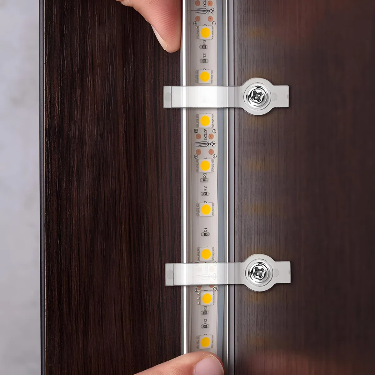 200 strisce LED di fissaggio 8 mm, 9 mm, 10 mm, striscia LED in plastica, fissaggio con 200 viti per il fissaggio di strisce luminose, fissaggio tubo luminoso